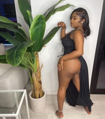 Mature escorts of UAE does a BJ for AED 700