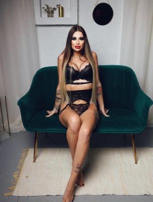 Look through escort pictures of Bry on sexdubai.club