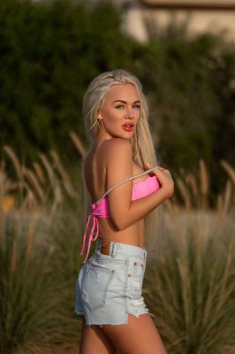 Cheap girl Elsa offers full service at a low price, from AED2500/hr