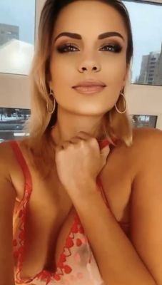 Dubai indian escort Arianna, weight 55 kg, 161 cm tall