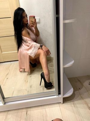 Pornstar escort in Dubai available on sexdubai.club for kinky gentleman