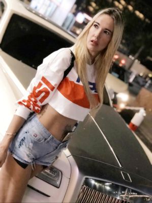 Female escort service from charming Kelly in Dubai