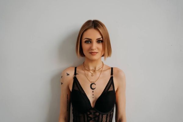 Minka, mature escort, 31 years old