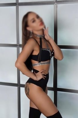 Chinese escort in Dubai for AED 3000 for an hour