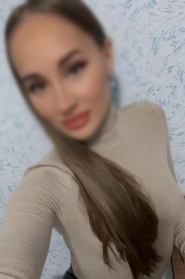 Krystal is a model for sex and massage in Dubai