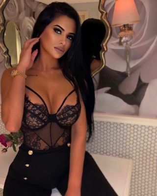 Lots of kissing and cuddling with Dubai asian escort Brynn