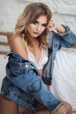 Dubai escort of asian origin Kaitlyn, 21 y.o.