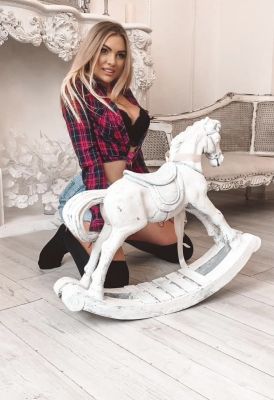 Cheap outcall prostitute in UAE - 22 year-old Rhonda can meet you 24 7