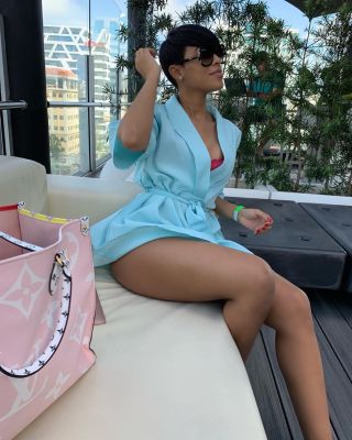 Escort service from Dubai hooker Zoe: call +971 41 686 6100