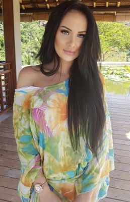 Book this escort cheap in Dubai — AED 2000 per hour