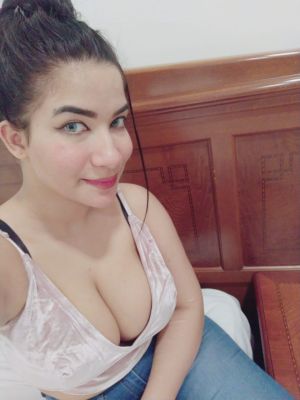 Ashton invites for incall massage in Dubai
