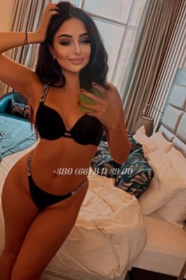 Discreet call girl service from Roxanne for AED 3000