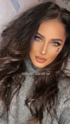 Dubai massage service offered by hooker Roxanne