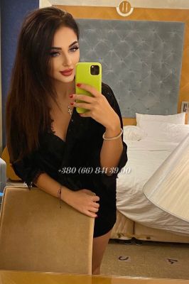 See sexy photos of whore Roxanne on escort listings