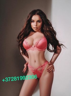 See profile of a cute girl lesbian Malika, 29 y.o