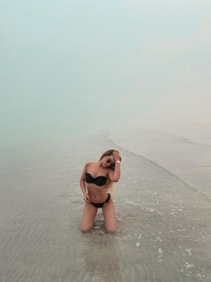 Cheap incall escort invites you to her place in UAE