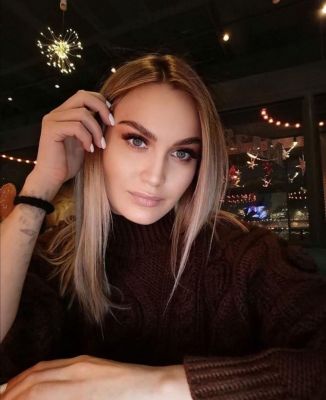One of the hottest call girls Dubai has in store — sexy Vivian, 166 cm, 62 kg