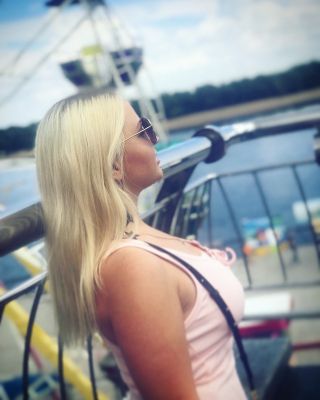 Hot babe in Dubai: Elise wants to share her passion with you