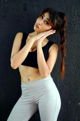 Book a hot Tania, 172 cm on the best escort website