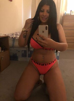hooker Molly (Dubai)