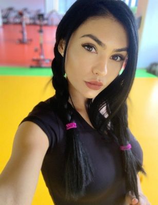 VIP treatment from 29 year-old elite escort Jasmine