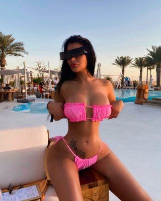 Blonde escort Valentia is a star of Dubai for oral sex