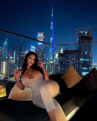 Dubai escort girl Valentia available for hot sex