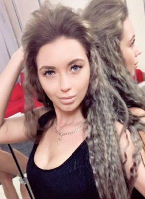 Dubai call girl Dixie available for booking 24 7
