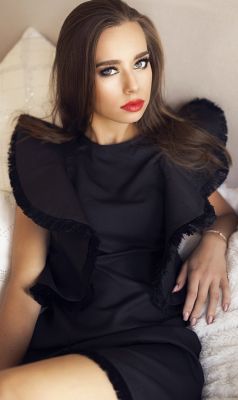 Top escort asian Dubai girl Avery will please you tonight