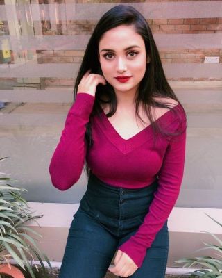 Yulia, height: 156, weight: 48