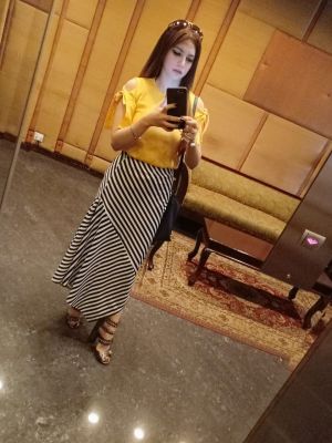 Independent escort in Dubai: Zoey wants to meet a generous man