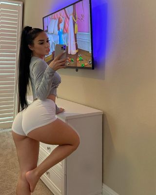 Book a hot Kennedy, 177 cm on the best escort website