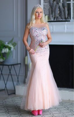 Cheap escort Leah: rate from AED 2500 per hour
