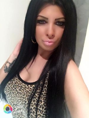Book online escort girl Autumn in UAE