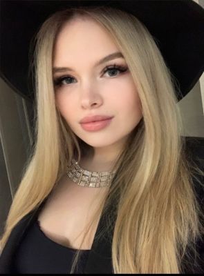 Lots of kissing and cuddling with Dubai asian escort Kate