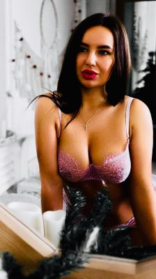 Cheap escort Cornelia: rate from AED 2500 per hour
