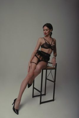 Zoey is among the best cheap escorts in UAE. AED 3000 per hour