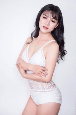 Book UAE escort for outcall (1 hour - AED 2500)