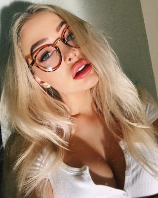Top class woman will meet a generous man for AED 2500