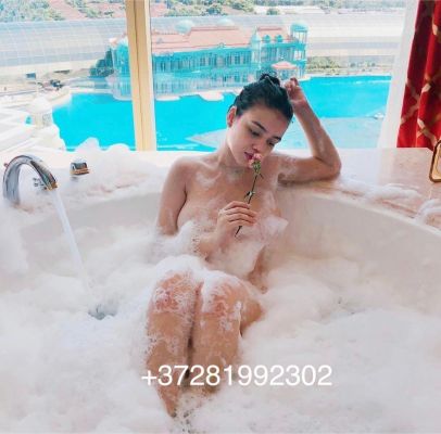 Top escort asian Dubai girl Lori will please you tonight