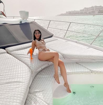 Top escort asian Dubai girl Bobbie will please you tonight