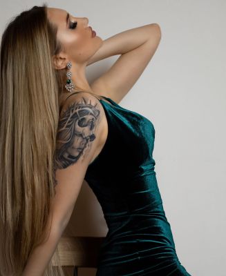 English prostitutes in Dubai available for AED 1800 round the clock