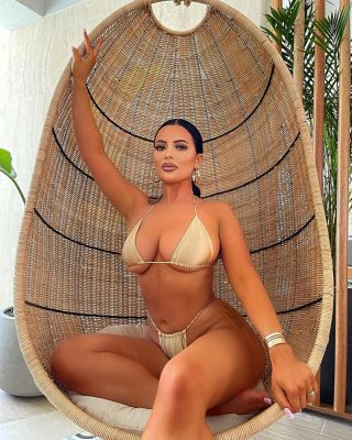 Nadine is a model for sex and massage in Dubai