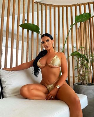 Escort girl Nadine (Dubai, 30 y.o)
