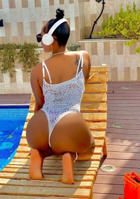Erotic massage in Dubai from Kiara. Price: AED 1800 per hour