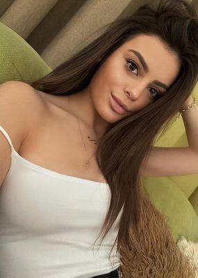 Indian call girl in Dubai: weight: 70 kg, height: 173 cm