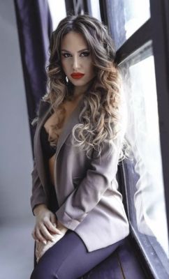 27 y.o. Viviana provides cheap escort service in UAE