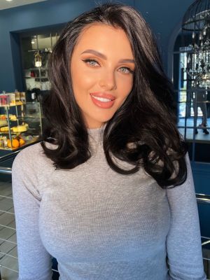 Sexy Dubai girl Janelle is ready for sex