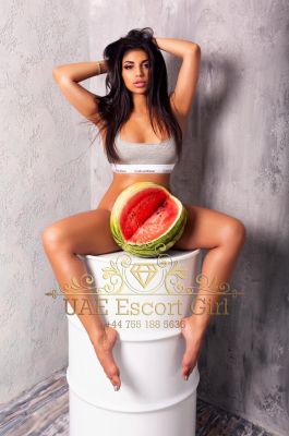 Mature escorts of UAE does a BJ for AED 2000