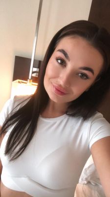 Dubai fetish escort Cecilia for golden shower, sex with toys
